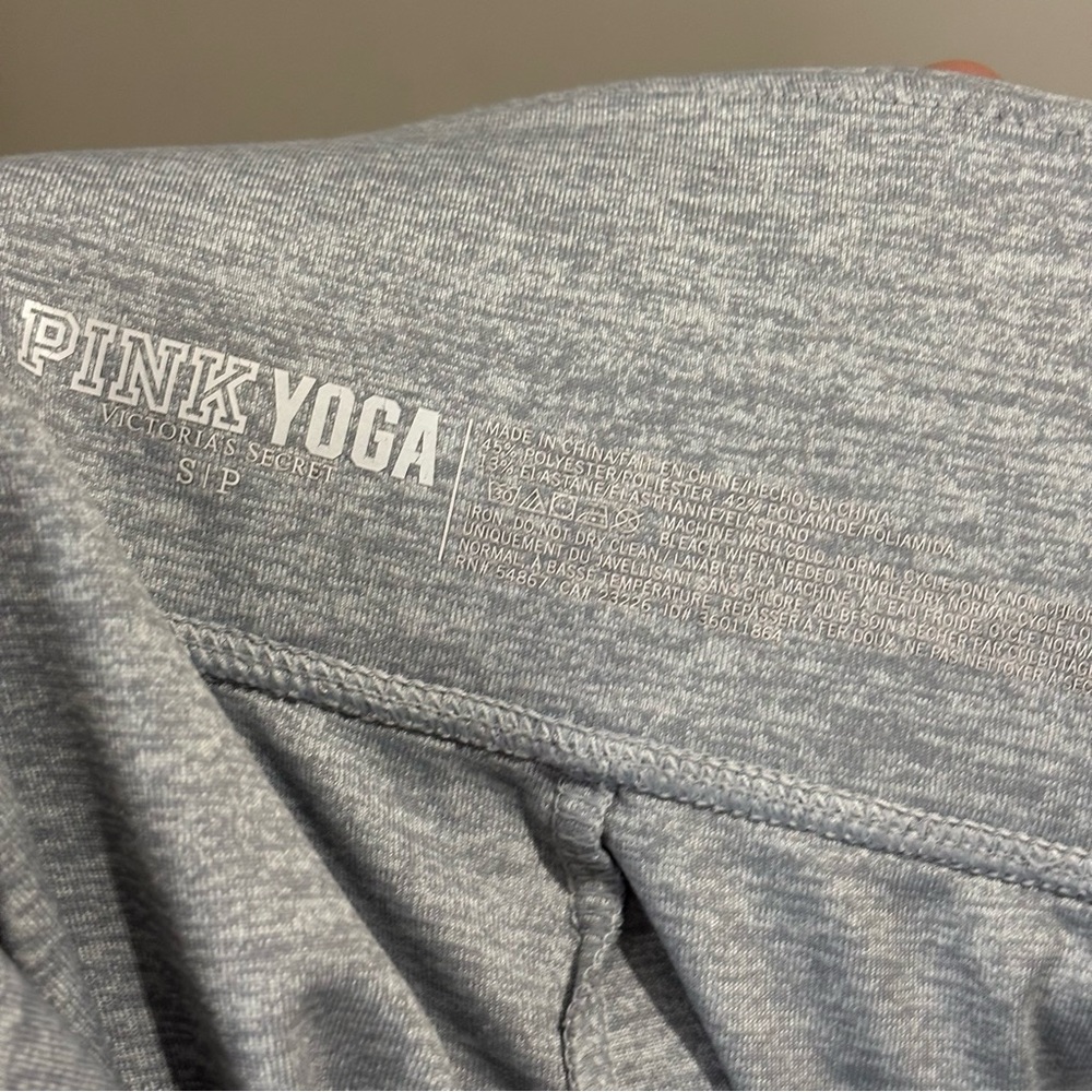 Victoria's Secret PINK Leggings Size Small Yoga Pants Gray White Logo Spellout - Picture 7 of 8